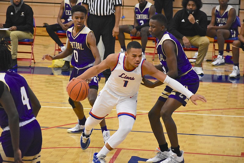 Staff photo by Patrick MacCoon / Red Bank senior Cam Bell (1) scored a game-high 16 points and had 11 rebounds in Thursday's 61-40 District 6-AA home victory over Central.