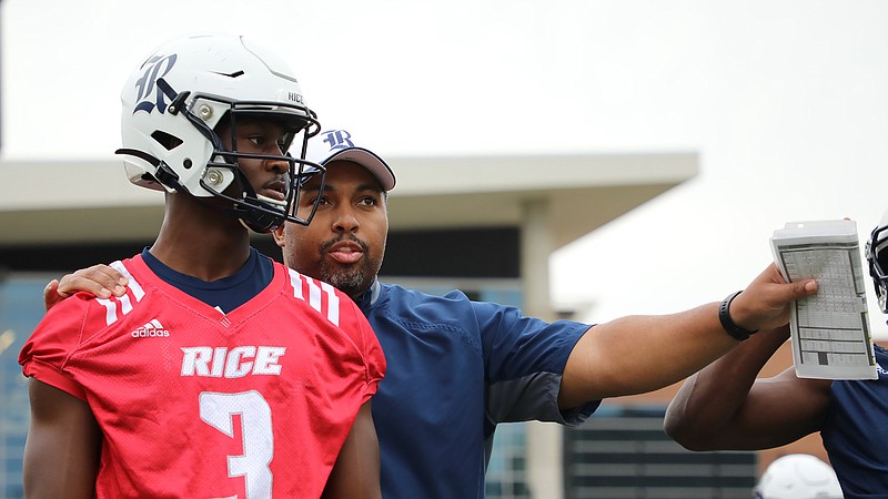 Rice Athletics photo / Former Rice offensive coordinator Jerry Mack, shown last year with Owls quarterback Jovoni Johnson, is Tennessee's new running backs coach and has the task of rebuilding a position that lost Ty Chandler and Eric Gray to the NCAA transfer portal.