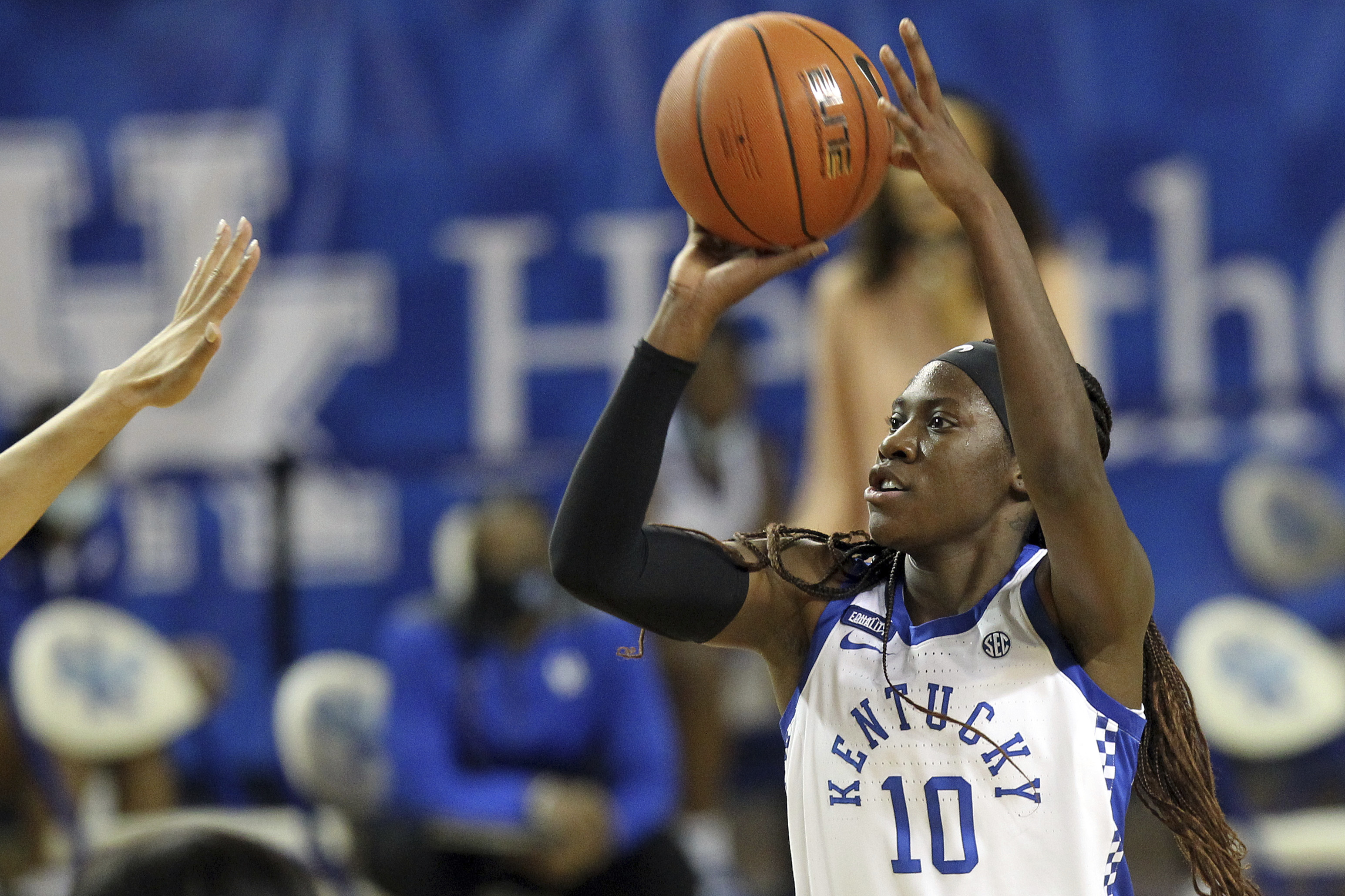 Kentucky's Rhyne Howard (10) shoots near South Carolina's Eniya Russel during the first half of an NCAA college basketball game in Lexington, Ky., Sunday, Jan. 10, 2021. (AP Photo/James Crisp)