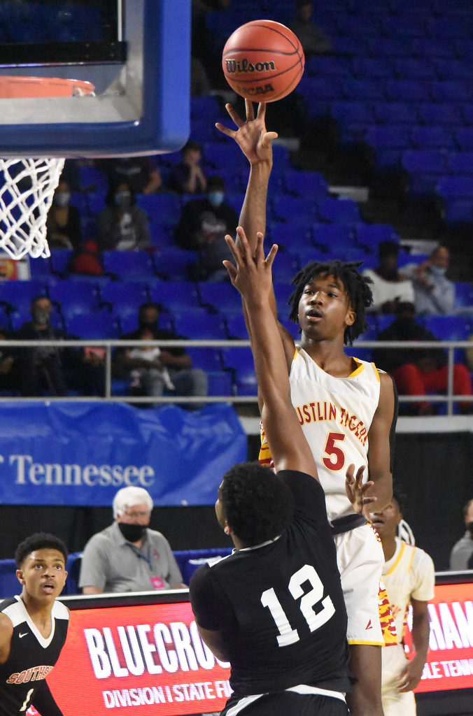 Staff photo by Matt Hamilton / Howard's Kerrick Thorne shoots as Jackson South Side's Jaylan Cole defends during a TSSAA Class AA state quarterfinal Thursday at Middle Tennessee State in Murfreesboro. Howard lost 59-51, ending its season with a 19-6 record.