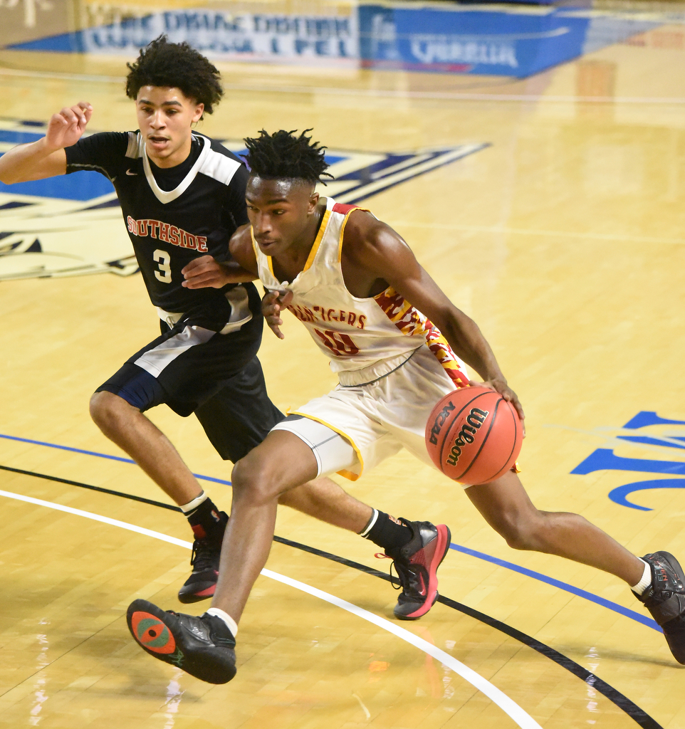Staff Photo by Matt Hamilton / Howard (10) Demetrius Bowens drives toward the basket as Jackson South Side (3) Micheal Ward defends at the Murphy Center in Murfreesboro on Thursday, March 18, 2021.