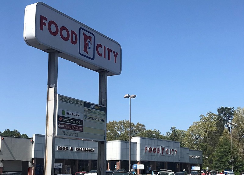 The existing Food City on Ringgold Road in East Ridge will be replaced
next year by a new and bigger supermarket nearby.
