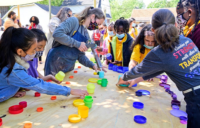 Staff Photo by Robin Rudd / Barger art teacher Ashleigh Huffman leads a activity at the outdoor art learning station.