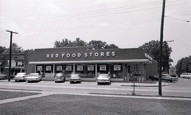 In 1964, there were 15 Red Food Stores in the Chattanooga area. By the 1980s, the chain claimed about 60 percent of the grocery market in the city. Times Free Press photo from ChattanoogaHistory.com.