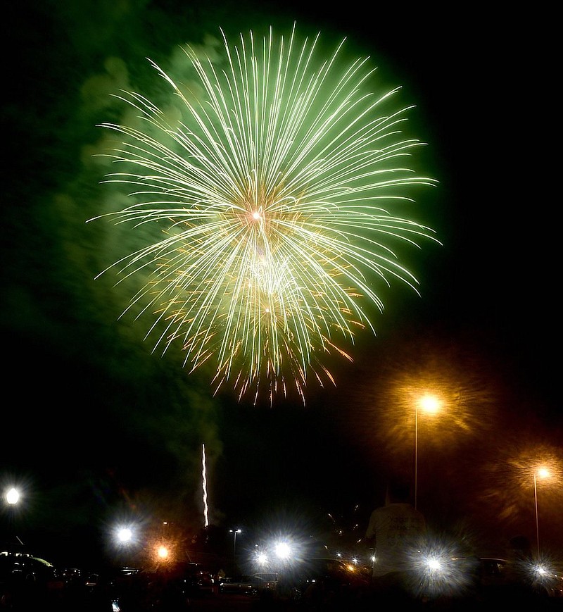 Staff file photo by Robin Rudd /Fireworks close the 2020 Catoosa County Fourth of July festival at the Colonnade in Ringgold, Ga. This year's Fireworks Fest is Saturday, July 3. It's one of four Fourth of July events in Ringgold over the holiday weekend.