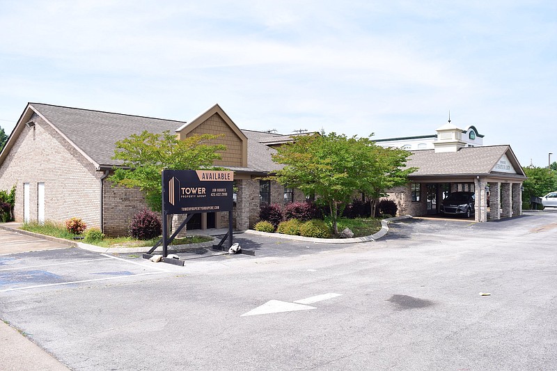 Shallowford Road building for sale in busy Chattanooga commerical area