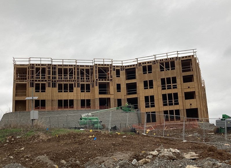 An apartment building under construction on McEwen Drive in Franklin, Tennessee. (Photo: Tennessee Lookout staff)
