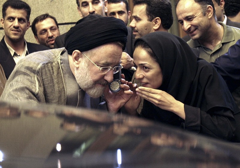 FILE - In this July 13, 2005, file photo, outgoing reformist Iranian President Mohammad Khatami talks on the phone with the mother of female journalist Masih Alinejad, right, after meeting with journalists in Tehran, Iran.  (AP Photo/Hasan Sarbakhshian, File)


