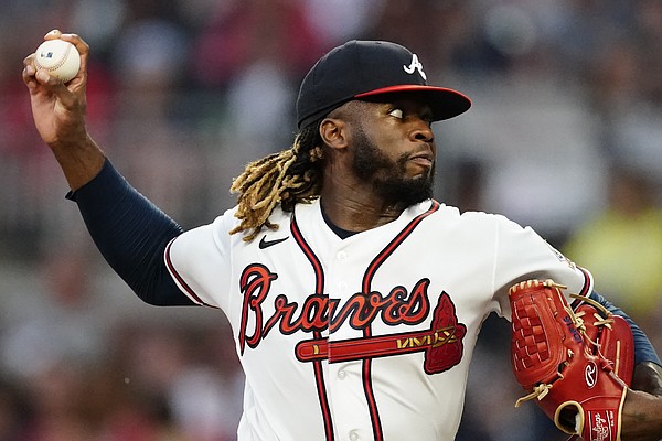 Freeman's 2 HRs, Swanson's hit lift Braves over Padres 5-4