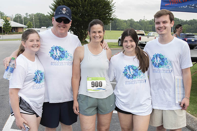 Photo by Michael Hampton / Aubrey, Bobby, Annette and Reagan Holloway and Austin Suttles
