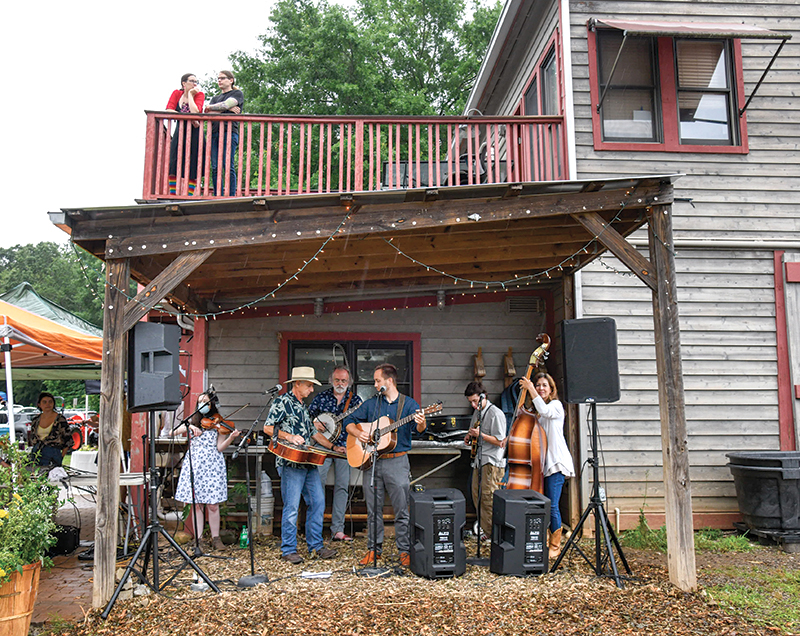 Photo by Mark Gilliland / Lou Wamp & The Bluetastics perform.
