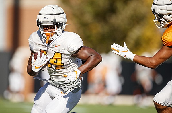 Tennessee running back Tee Hodge in NCAA transfer portal | Chattanooga ...