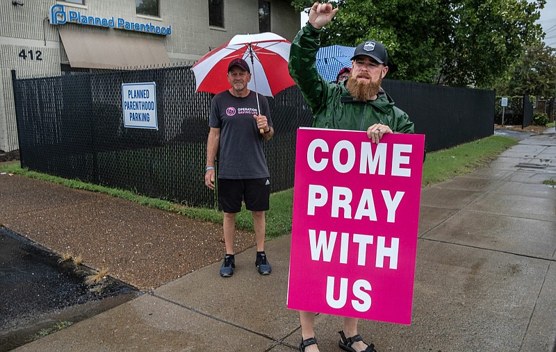 Bo Linam, right, with sign, and Mike Washington protest outside the patient entry to Planned Parenthood's Nashville Clinic. (Photo: John Partipilo)