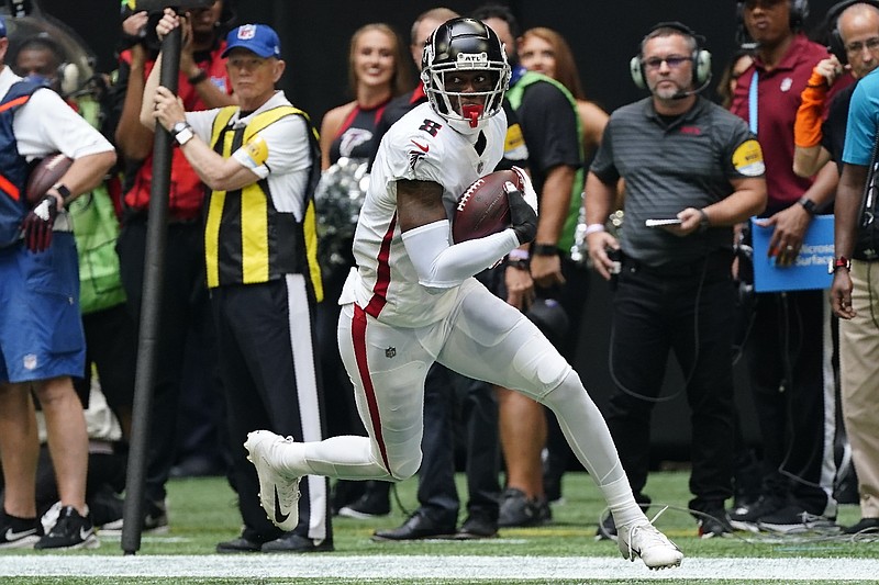 AP photo by John Bazemore / Atlanta Falcons tight end Kyle Pitts, the No. 4 pick in this year's NFL draft, had four catches for 31 yards in his debut Sunday, a 32-6 loss to the Philadelphia Eagles that was also Arthur Smith's first game as Atlanta's head coach.