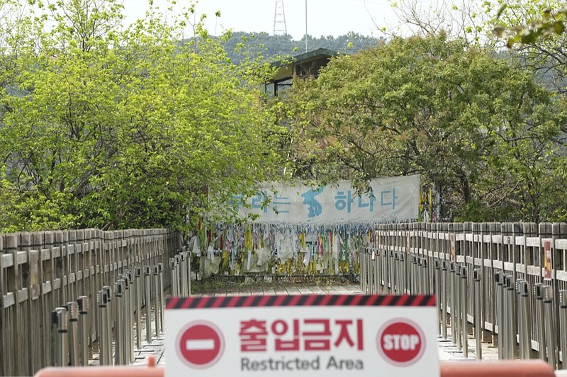 A banner and ribbons wishing reunification of the two Koreas are displayed on the wire fence at the Imjingak Pavilion in Paju, near the border with North Korea, South Korea, Friday, Sept. 24, 2021. The banner reads: "We Are One". (AP Photo/Ahn Young-joon)


