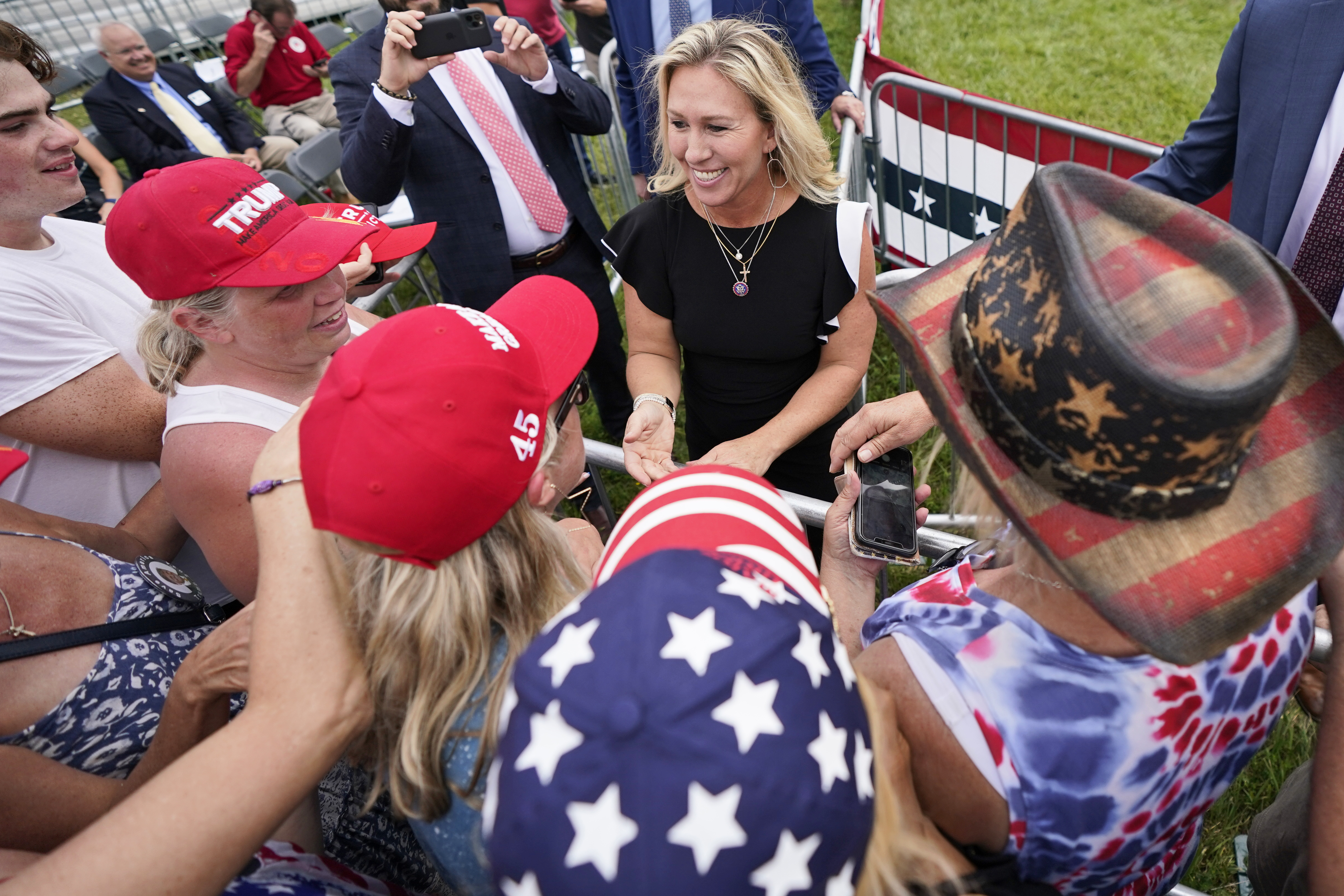 Georgia representative speaks to U.S. House in Atlanta Braves hat