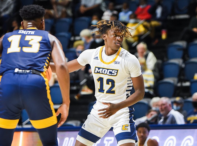 THUMBNAIL Johnny Taylor, Jr. (12) plays in the Blue and Gold basketball game on Thursday, Oct. 21, 2021 McKenzie Arena.