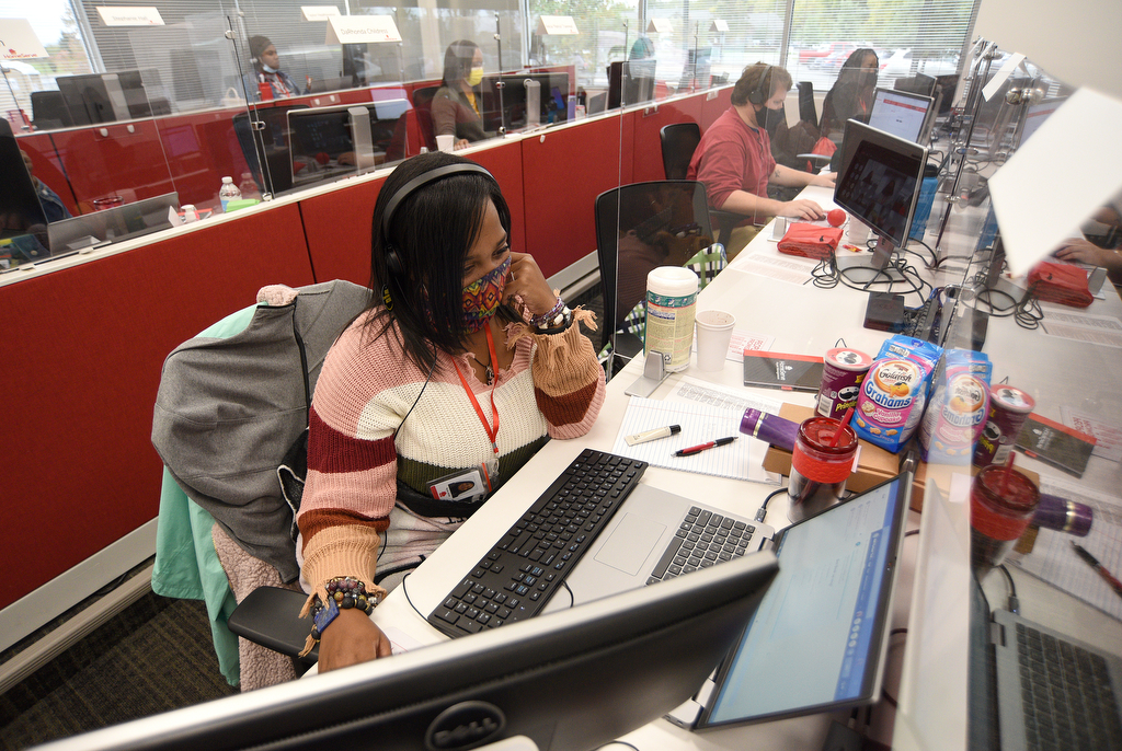 Staff Photo by Matt Hamilton / Kyria Jones goes through training at the HomeServe Chattanooga Contact Center on Friday, October 29, 2021.