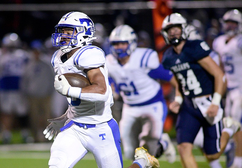 Staff photo by Robin Rudd / Trion's Rob Brown finds running room around the left end and goes 44 yards for the Bulldogs' first touchdown during Friday night's GHSA Region 6-A public rivalry matchup at Gordon Lee in Chickamauga, Ga.