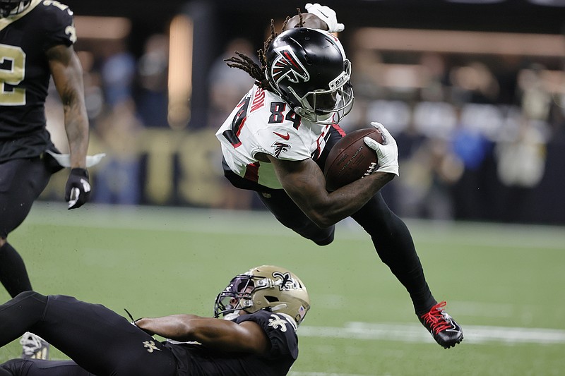 Falcons stumble late, then rise to beat Saints