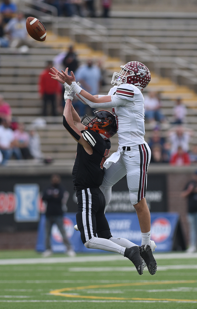 Staff Photo by Matt Hamilton / Tullahoma High (3) Joe Duncan goes up for a catch as Elizabethton High (18) Dalton Mitchell knocks the ball away on Saturday, December 4, 2021 at Finley Stadium during the Class 4A championship game. Tullahoma High defeated Elizabethton 21-14 in double overtime.