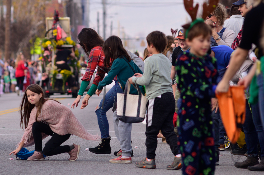 Staff Photo by Robin Rudd / Children and adults scamper for candy throw from the parade. The 15th annual MAINx24 EPB Southside Parade and street festival took place on December 4, 2021.