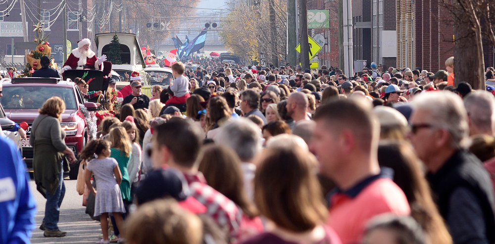 Staff Photo by Robin Rudd / The parade drew a sizable crowd. The 15th annual MAINx24 EPB Southside Parade and street festival took place on December 4, 2021.