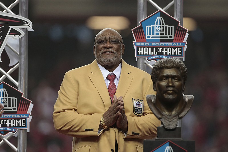 Claude Humphrey obituary: Hall of Fame defensive end dies at 77