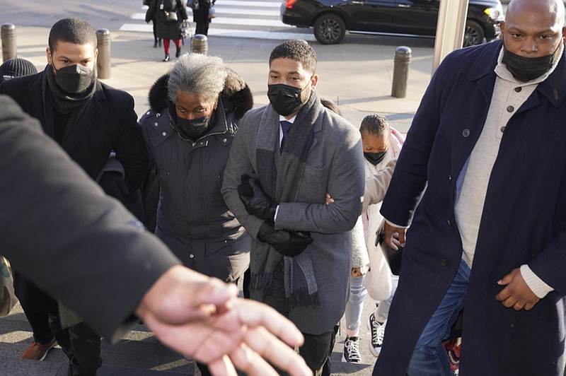 Actor Jussie Smollett, center, arrives with his mother Janet and an unidentified brother left, at the Leighton Criminal Courthouse on Wednesday, Dec. 8, 2021, day seven of his trial in Chicago. (AP Photo/Charles Rex Arbogast)


