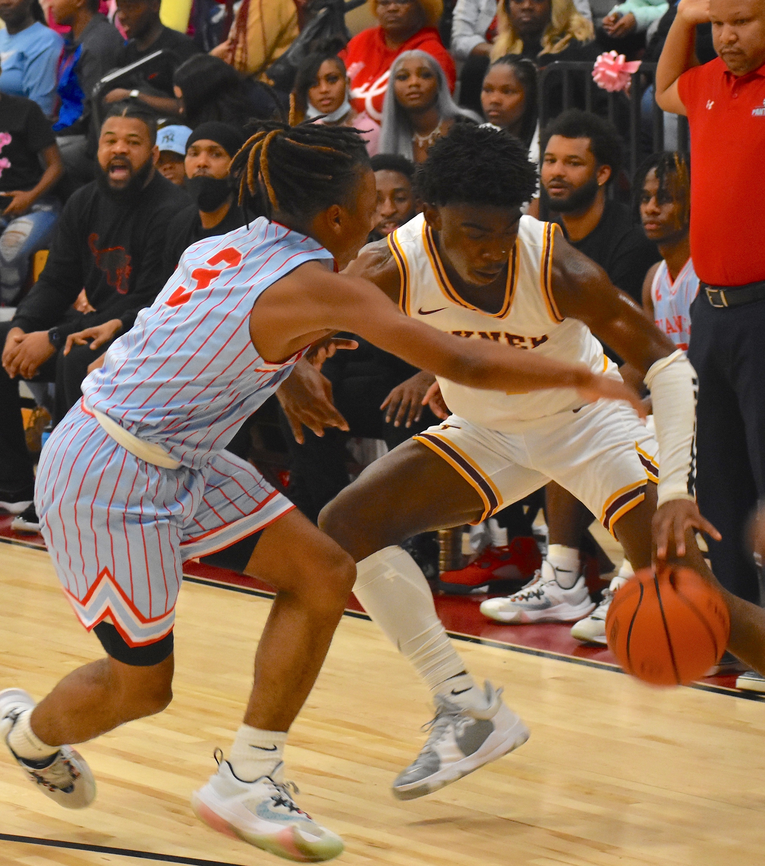 Staff photo by Patrick MacCoon / Brainerd's Dennis Lewis Jr. guards Tyner's Nehemiah Bloodsaw.