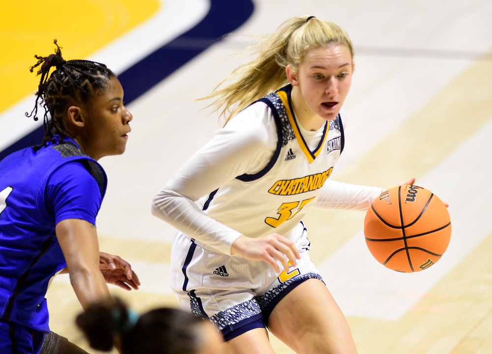 Staff Photo by Robin Rudd / UTC's Karsen Murphy (33) dribbles around the top of the circle. The University of Tennessee at Chattanooga Mocs hosted the University of Asheville in NCAA women's basketball at McKenzie Arena on December 20, 2021.