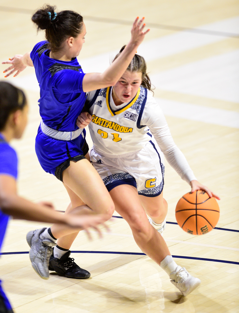 Staff Photo by Robin Rudd / UTC's Addie Grace Porter (21) dribbles against pressure. The University of Tennessee at Chattanooga Mocs hosted the University of Asheville in NCAA women's basketball at McKenzie Arena on December 20, 2021.