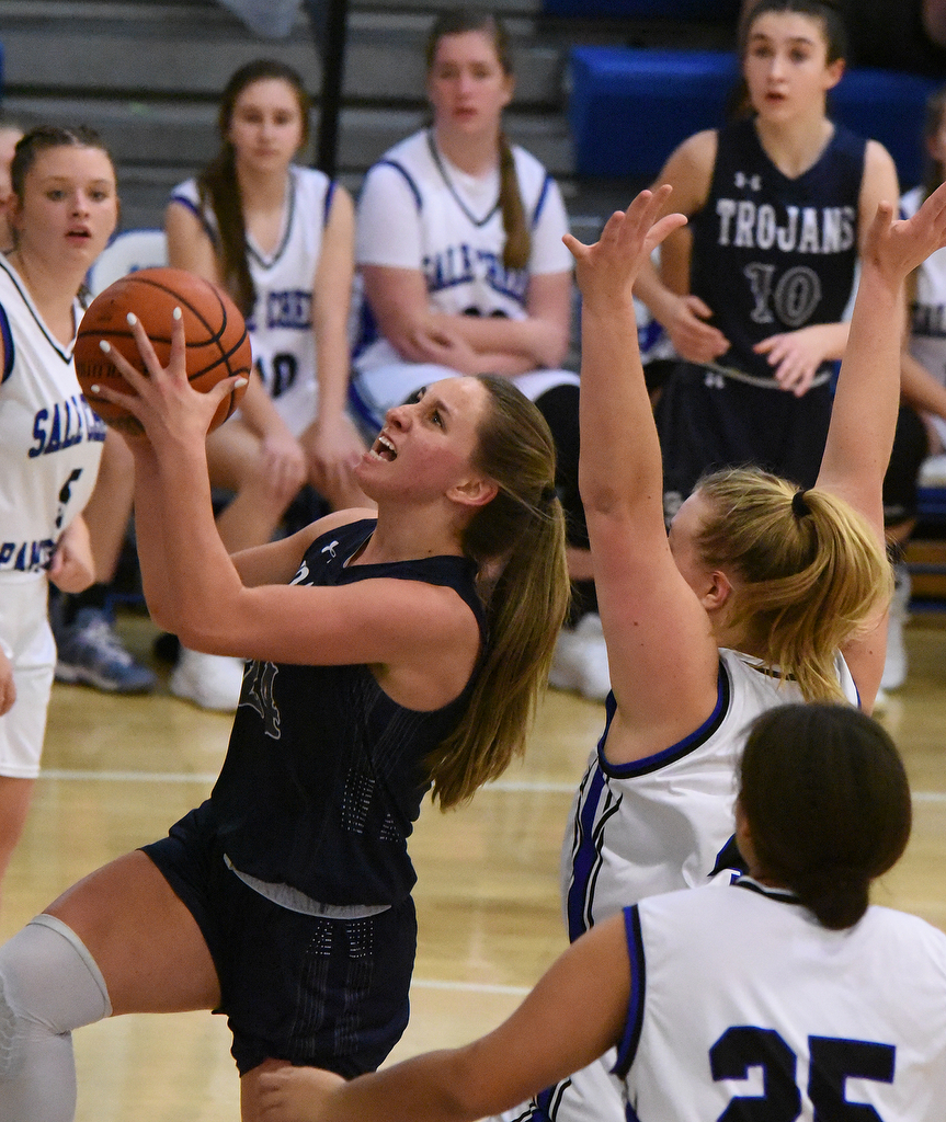 Staff Photo by Matt Hamilton / Soddy Daisy (24) Cam Varner drives to the hoop on Tuesday, December 21, 2021 during the championship game of the Sale Creek Christmas basketball tournament. Soddy Daisy went on to win 56-43.