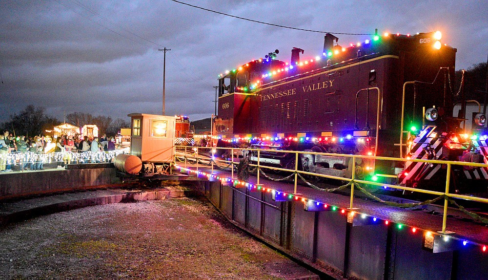 Holiday Light Train | Chattanooga Times Free Press