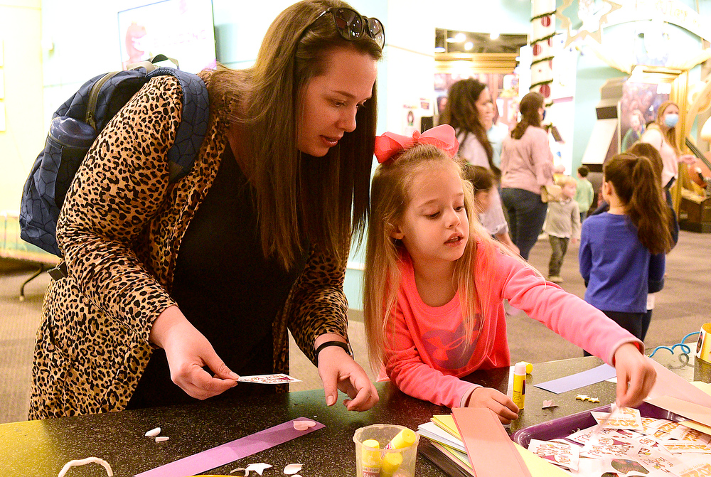 Staff Photo by Robin Rudd / Mom Lauren Cozart helps daughter Ellanor make selections for the design of a New Years Hat. The New Year was celebrated during the "Cheers for the New Year" event at the Creative Discovery Museum on December 30, 2021.