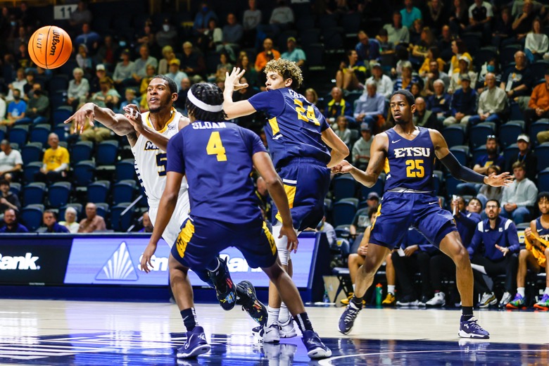 Staff photo by Troy Stolt / UTC Mocs forward Darius Banks (5) passes the ball during the basketball game between UTC and East Tennessee State at Mckenzie Arena on Thursday, Dec. 30, 2021 in Chattanooga, Tenn.