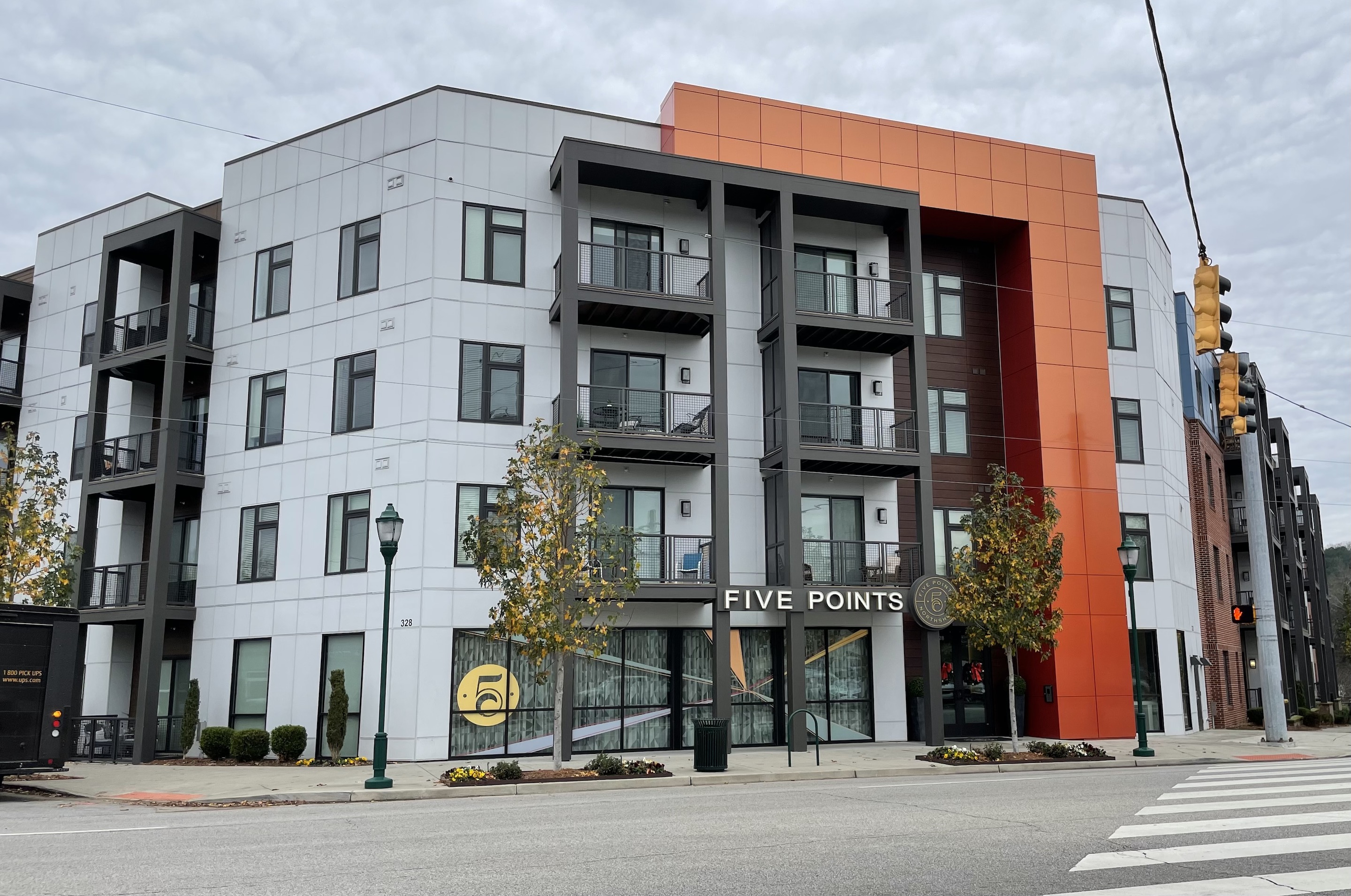 Staff Photo by Dave Flessner / The 190-unit 5 Points Northshore Apartments sold last month for $54 million.