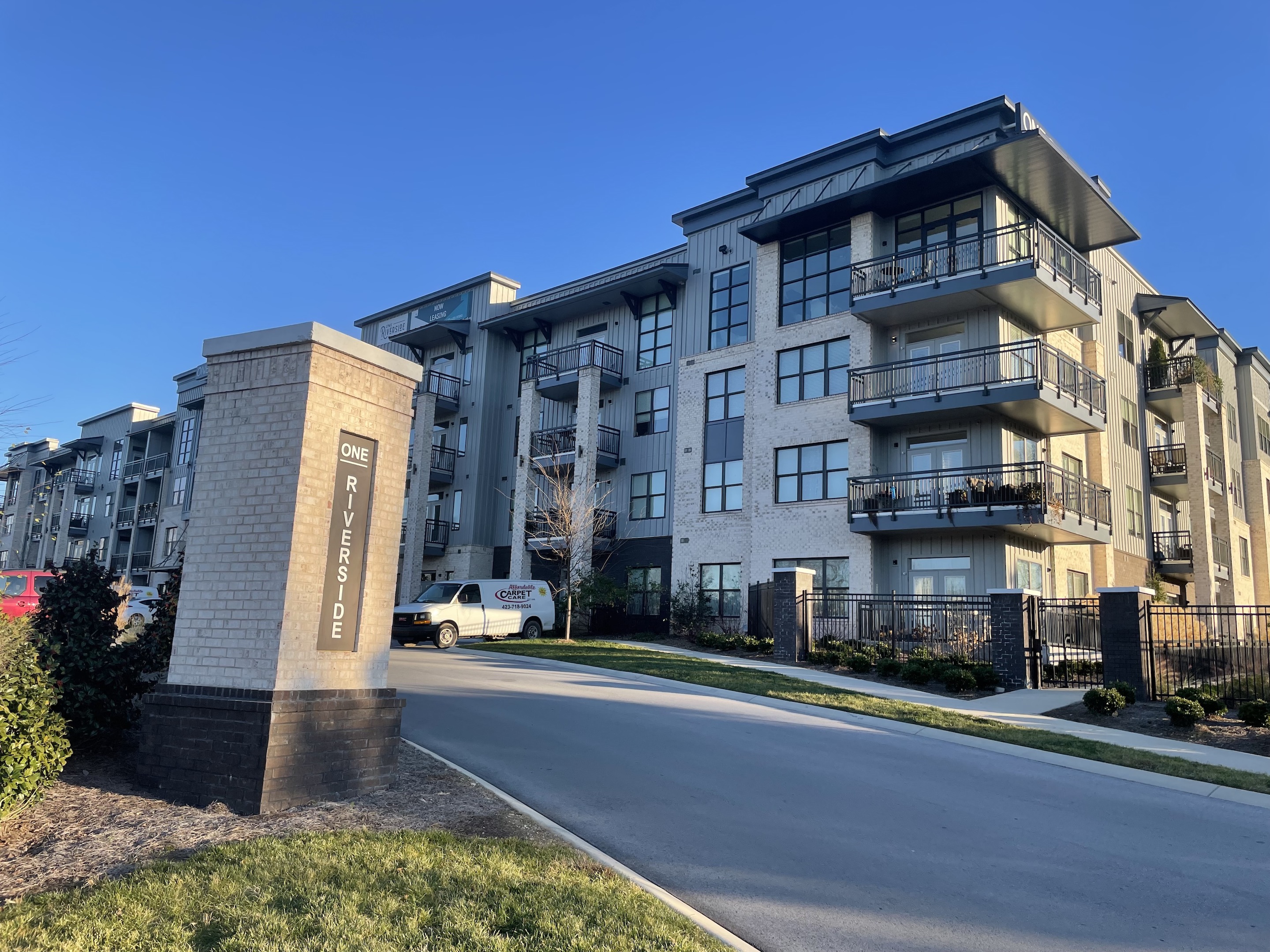 Staff Photo by Dave Flessner / The 280-unit One Riverside apartments sold for $84.2 million in December, the highest property sale in 2021 and the highest price ever for a Chattanooga apartment complex.