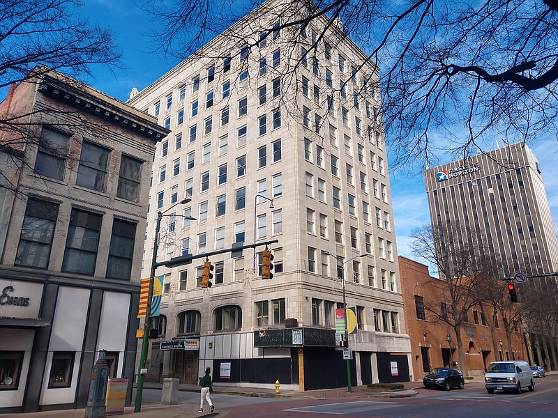 Staff photo by Mike Pare / The old Chattanooga Bank Building, center, stands over downtown's central business district at Market and Eighth streets. A new plan to turn the building into a hotel has emerged.