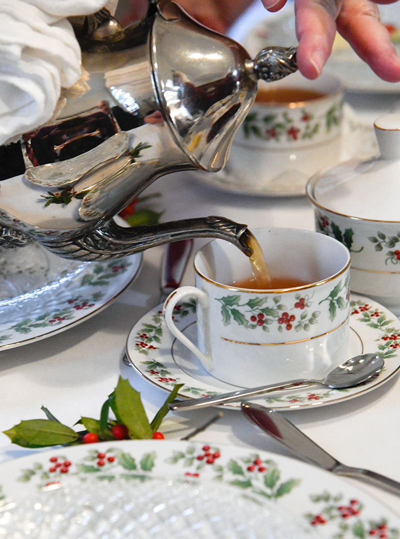 Photo by Mark Gilliland / Guests are treated to an assortment of hot tea.