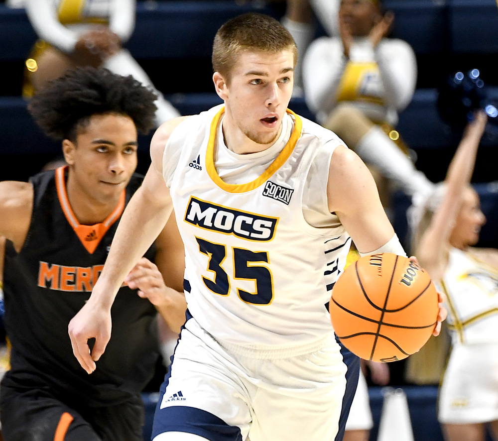 Staff Photo by Robin Rudd / UTC's Grant Ledford (35) looks to pass on a breakaway. The University of Tennessee at Chattanooga Mocs hosted the Mercer Bears in Southern Conference basketball, at McKenzie Arena, on February 5, 2022.