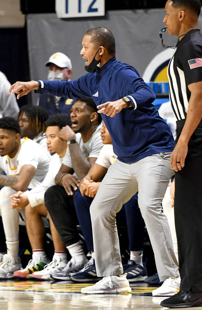 Staff Photo by Robin Rudd / UTC head coach Lamont Paris directs the Moc defense. The University of Tennessee at Chattanooga Mocs hosted the Mercer Bears in Southern Conference basketball, at McKenzie Arena, on February 5, 2022.