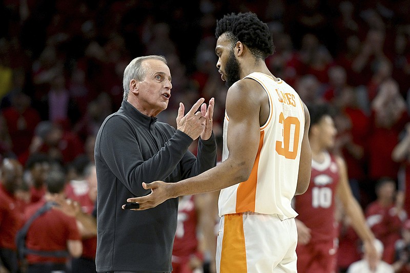 AP photo by Michael Woods / Tennessee men's basketball coach Rick Barnes talks with guard Josiah-Jordan James during the second half of the 16th-ranked Vols' 58-48 loss at No. 23 Arkansas on Saturday.