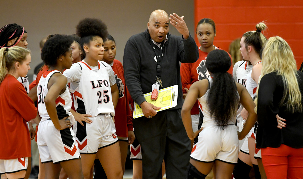Staff Photo by Robin Rudd / Lakeview head coach Dewayne Watkins gathers his team during a timeout. The Lakeview Fort Oglethorpe Lady Warriors fell to the Greater Atlanta Christian School Lady Spartans, 67 to 60, in the quarterfinals of the GHSA state tournament on March 1, 2022.