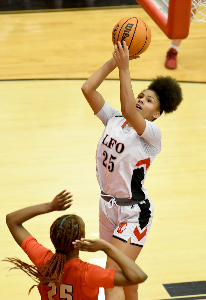 Staff Photo by Robin Rudd / Lakeview's Ziara Thompson (25) scores on a jump shot. The Lakeview Fort Oglethorpe Lady Warriors fell to the Greater Atlanta Christian School Lady Spartans, 67 to 60, in the quarterfinals of the GHSA state tournament on March 1, 2022.