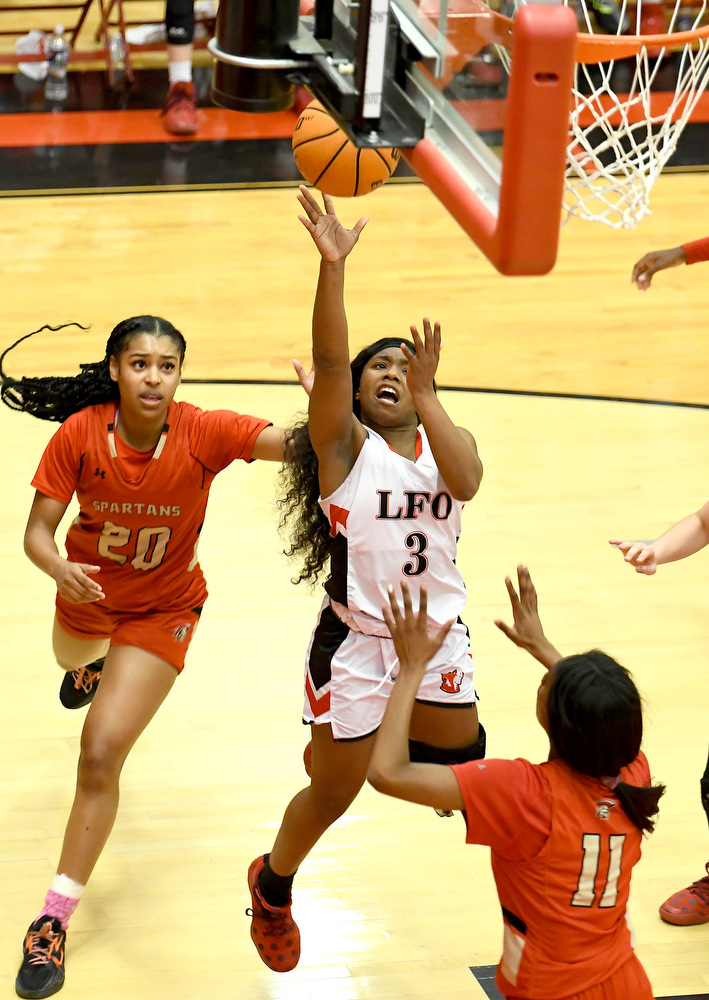 Staff Photo by Robin Rudd / Lakeview's Princess Simmons (3) drives the baseline for a score. The Lakeview Fort Oglethorpe Lady Warriors fell to the Greater Atlanta Christian School Lady Spartans, 67 to 60, in the quarterfinals of the GHSA state tournament on March 1, 2022.