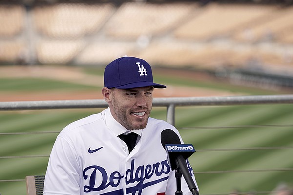 Freddie Freeman dons Dodger Blue, says Braves left him out of loop