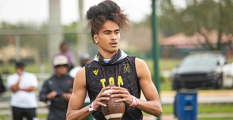 247Sports on X: After the commitment of 5⭐️ QB @nico_iamaleava8, the  Volunteers jumped into the Top 10 of the 2023 recruiting rankings 