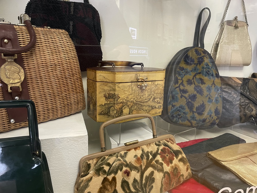 The Vintage Purse Museum on X: Large tote by Soure, probably made