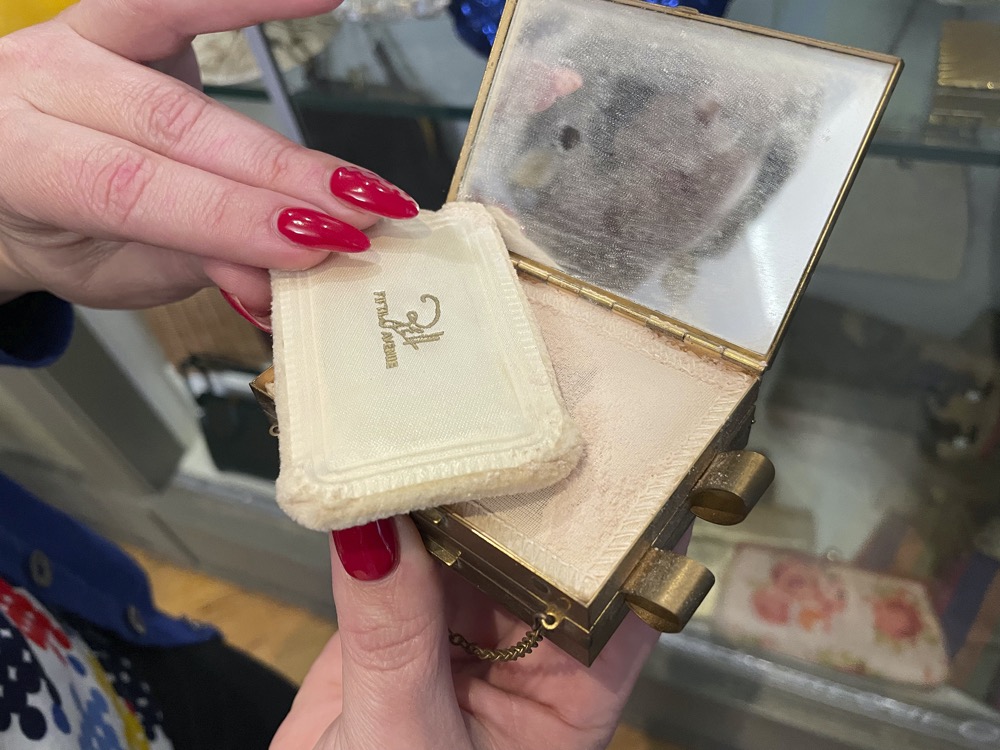 Vintage purse exhibit in Georgia is 'like a grown-up show-and-tell